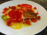 Filet de sébaste rôti Carpaccio de tomates multicolores et sauce Vierge